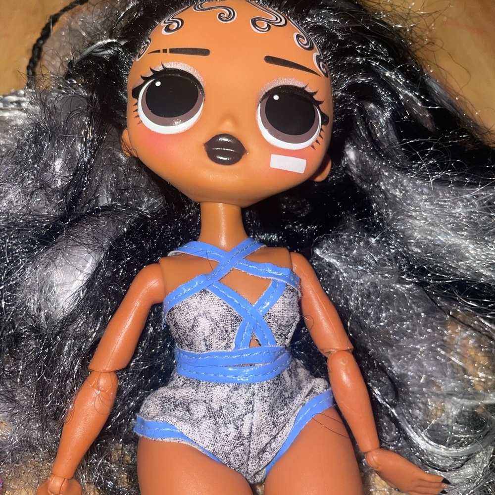 L.O.L. Surprise! Black & Silver Doll with Blue Outfit